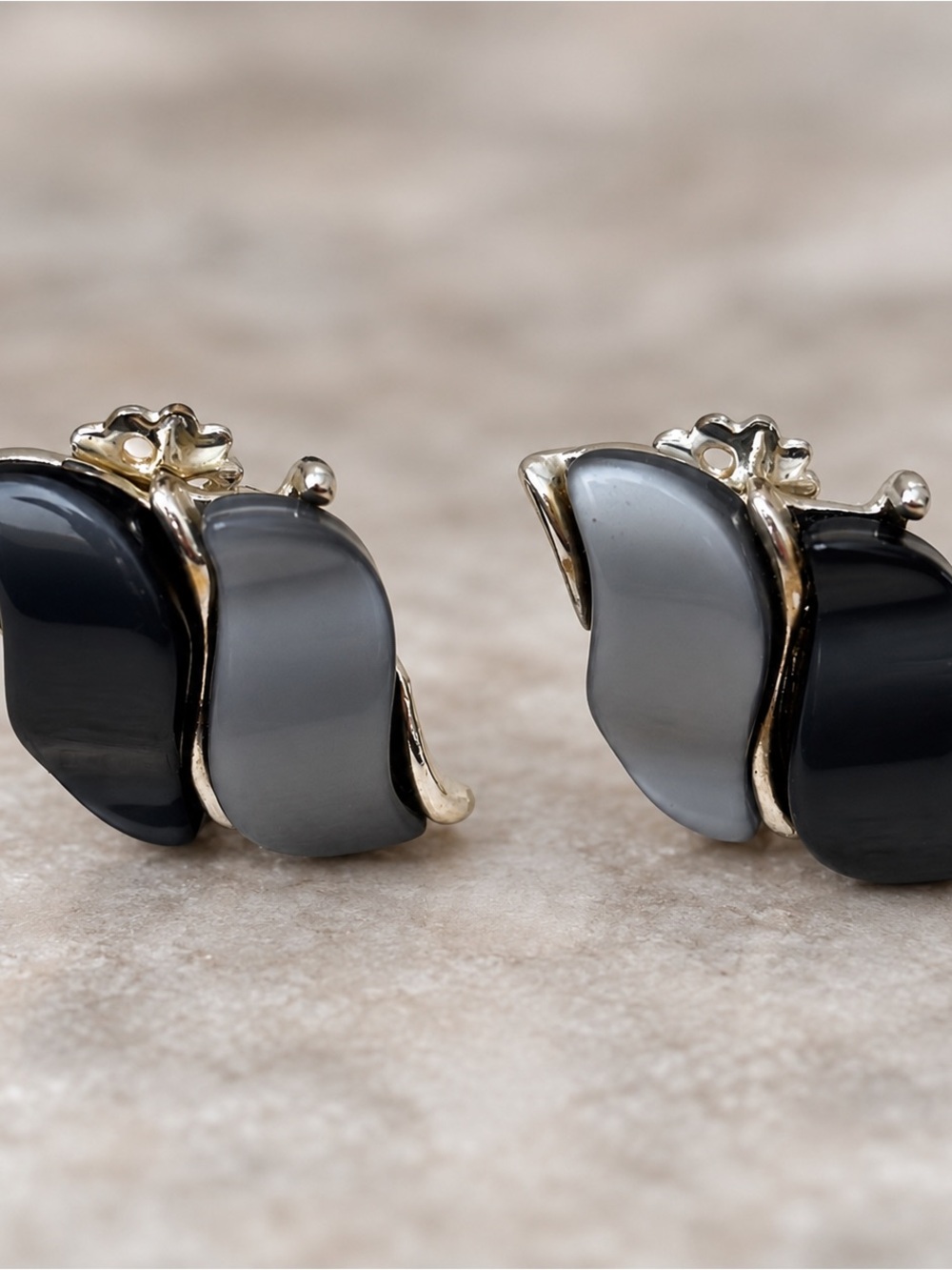 Vintage Signed STAR Clip-On Earrings Black Gray Silver Tone